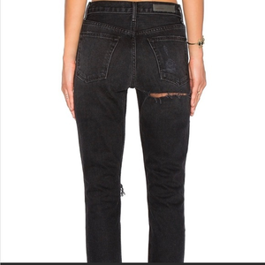 GRLFRND butt rip jeans‎